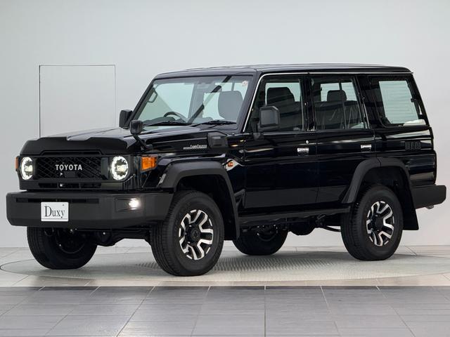 ランドクルーザー70 AX 【内装ブラック】 丸目ヘッドライト バックモニター内臓インナーミラー 電動デフロック 背面タイヤ リモコンキー ヒルスタートアシストコントロール ダウンヒルスタートコントロール 純正16インチAW(8枚目)