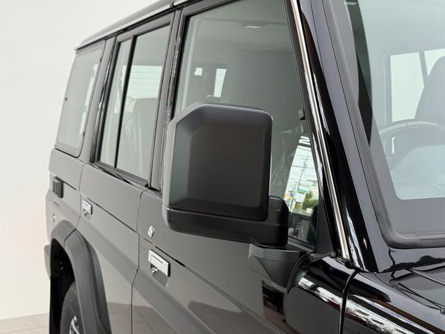 ランドクルーザー70 AX 【内装ブラック】 丸目ヘッドライト バックモニター内臓インナーミラー 電動デフロック 背面タイヤ リモコンキー ヒルスタートアシストコントロール ダウンヒルスタートコントロール 純正16インチAW(21枚目)