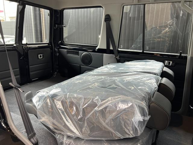 ランドクルーザー70 AX 【内装ブラック】 丸目ヘッドライト バックモニター内臓インナーミラー 電動デフロック 背面タイヤ リモコンキー ヒルスタートアシストコントロール ダウンヒルスタートコントロール 純正16インチAW(43枚目)