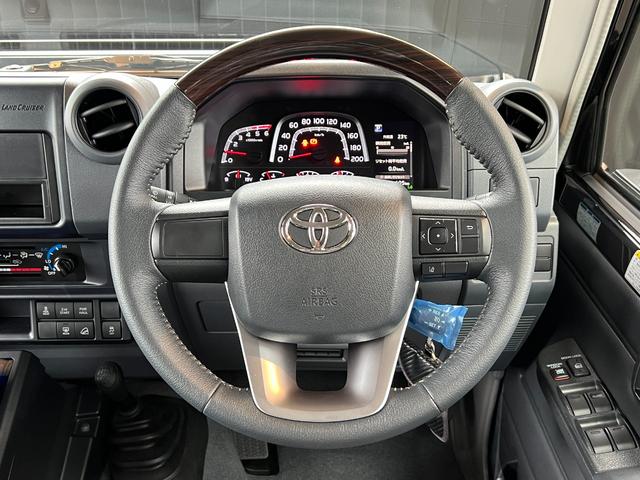 ランドクルーザー70 AX 【内装ブラック】 丸目ヘッドライト バックモニター内臓インナーミラー 電動デフロック 背面タイヤ リモコンキー ヒルスタートアシストコントロール ダウンヒルスタートコントロール 純正16インチAW(48枚目)