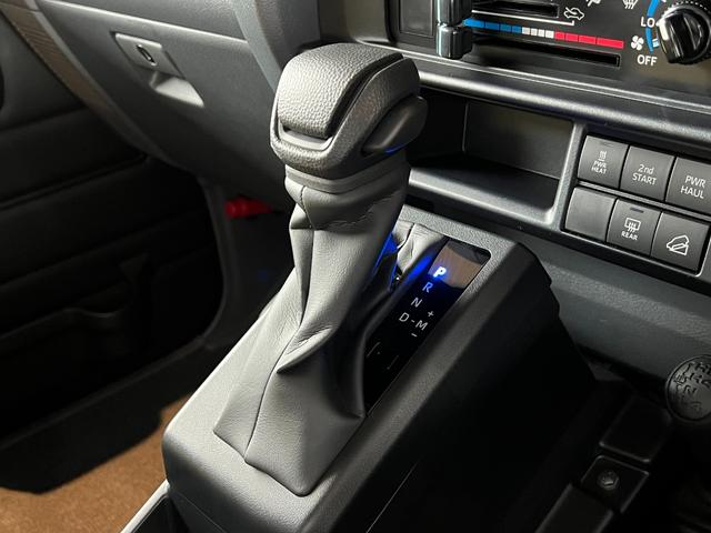 ランドクルーザー70 AX 【内装ブラック】 丸目ヘッドライト バックモニター内臓インナーミラー 電動デフロック 背面タイヤ リモコンキー ヒルスタートアシストコントロール ダウンヒルスタートコントロール 純正16インチAW(51枚目)