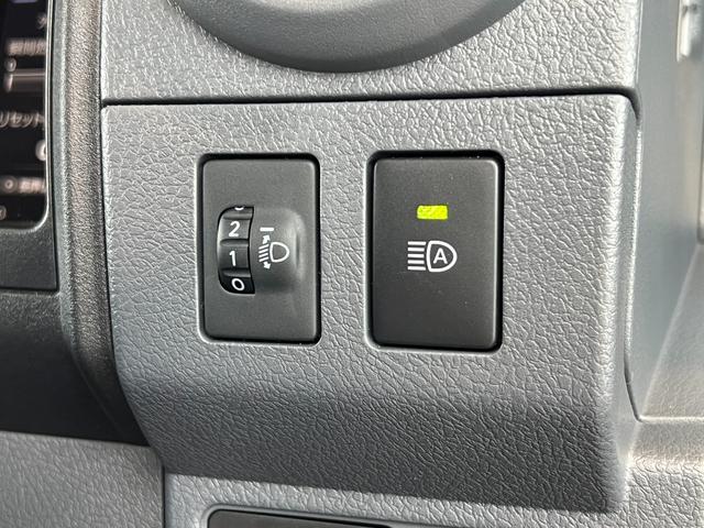 ランドクルーザー70 AX 【内装ブラック】 丸目ヘッドライト バックモニター内臓インナーミラー 電動デフロック 背面タイヤ リモコンキー ヒルスタートアシストコントロール ダウンヒルスタートコントロール 純正16インチAW(57枚目)