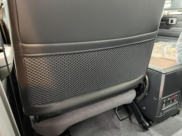 ランドクルーザー70 AX 【内装ブラック】 丸目ヘッドライト バックモニター内臓インナーミラー 電動デフロック 背面タイヤ リモコンキー ヒルスタートアシストコントロール ダウンヒルスタートコントロール 純正16インチAW(68枚目)