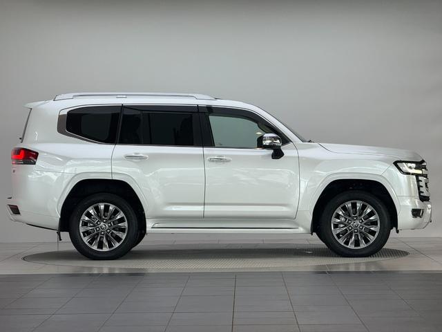 ランドクルーザー ZX 【ディーゼル車】 内装ベージュ 12.3インチJBLプレミアムサウンド リアエンターテイメントシステム クールボックス 電動デフロック ルーフレールシルバー 寒冷地仕様 PVM BSM 純正20AW(7枚目)