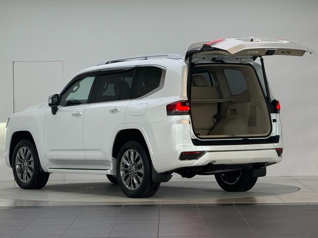 ランドクルーザー ZX 【ディーゼル車】 内装ベージュ 12.3インチJBLプレミアムサウンド リアエンターテイメントシステム クールボックス 電動デフロック ルーフレールシルバー 寒冷地仕様 PVM BSM 純正20AW(14枚目)