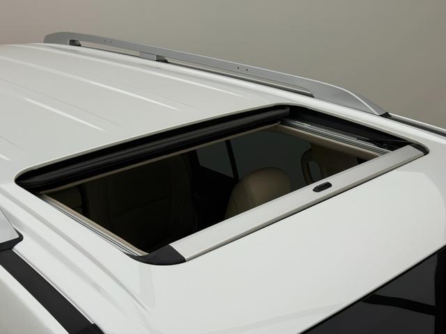 ランドクルーザー ZX 【ディーゼル車】 内装ベージュ 12.3インチJBLプレミアムサウンド リアエンターテイメントシステム クールボックス 電動デフロック ルーフレールシルバー 寒冷地仕様 PVM BSM 純正20AW(25枚目)