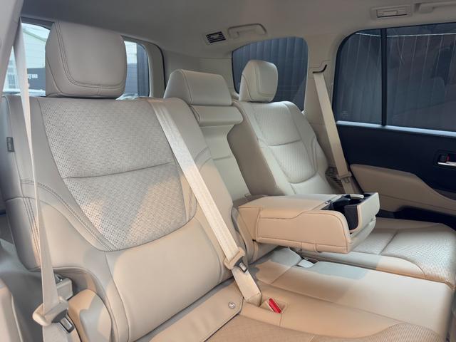 ランドクルーザー ZX 【ディーゼル車】 内装ベージュ 12.3インチJBLプレミアムサウンド リアエンターテイメントシステム クールボックス 電動デフロック ルーフレールシルバー 寒冷地仕様 PVM BSM 純正20AW(42枚目)