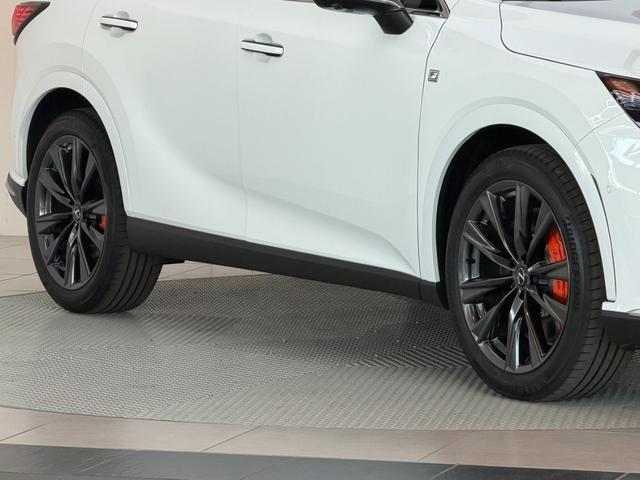 RX RX350 Fスポーツ 【改モデル】 内装レッド 14型コネクトナビ パノラマルーフ デジタルインナーミラー オレンジキャリパー 輻射ヒーター 置くだけ充電 シートメモリー PVM BSM チームメイト 純正21インチAW(17枚目)