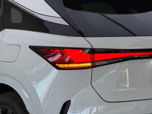 RX RX350 Fスポーツ 【改モデル】 内装レッド 14型コネクトナビ パノラマルーフ デジタルインナーミラー オレンジキャリパー 輻射ヒーター 置くだけ充電 シートメモリー PVM BSM チームメイト 純正21インチAW(32枚目)