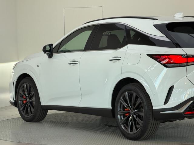 RX RX350 Fスポーツ 【改モデル】 内装レッド 14型コネクトナビ パノラマルーフ デジタルインナーミラー オレンジキャリパー 輻射ヒーター 置くだけ充電 シートメモリー PVM BSM チームメイト 純正21インチAW(40枚目)