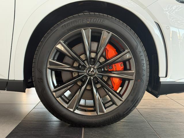 RX RX350 Fスポーツ 【改モデル】 内装レッド 14型コネクトナビ パノラマルーフ デジタルインナーミラー オレンジキャリパー 輻射ヒーター 置くだけ充電 シートメモリー PVM BSM チームメイト 純正21インチAW(42枚目)