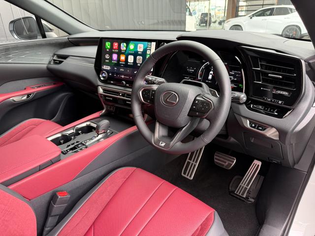 RX RX350 Fスポーツ 【改モデル】 内装レッド 14型コネクトナビ パノラマルーフ デジタルインナーミラー オレンジキャリパー 輻射ヒーター 置くだけ充電 シートメモリー PVM BSM チームメイト 純正21インチAW(47枚目)