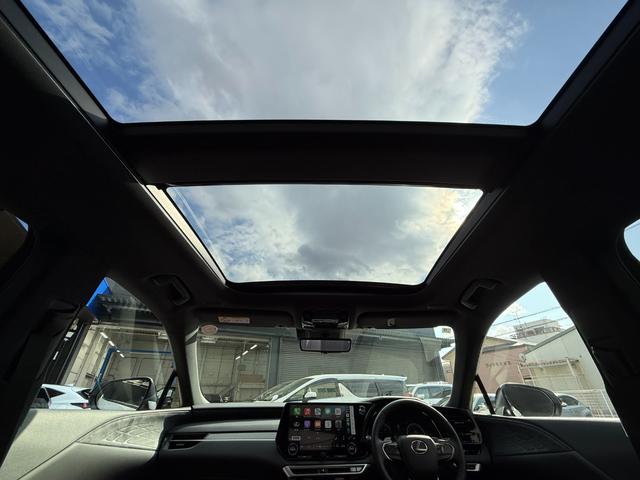 RX RX350 Fスポーツ 【改モデル】 内装レッド 14型コネクトナビ パノラマルーフ デジタルインナーミラー オレンジキャリパー 輻射ヒーター 置くだけ充電 シートメモリー PVM BSM チームメイト 純正21インチAW(72枚目)