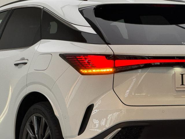 RX RX350 Fスポーツ 【改モデル】 内装レッド 14インチコネクトナビ パノラマルーフ デジタルインナーミラー オレンジキャリパー チームメイト パノラミックビューモニター ブラインドスポットモニター 純正21インチAW(26枚目)