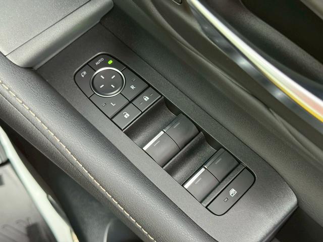 アルファードハイブリッド Z 【13.2インチ後席モニター付き】 14インチコネクトナビ 左右独立ムーンルーフ デジタルミラー カラーヘッドアップディスプレイ トヨタチームメイト ユニバーサルステップ PVM BSM 純正18AW(66枚目)