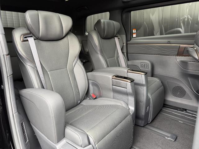 アルファード Ｚ　【モデリスタエアロ付】　１４インチコネクトナビ　１３．２インチ後席フリップダウンモニター　左右独立ムーンルーフ　デジタルミラー　トヨタチームメイト　ユニバーサルステップ　ＰＶＭ　ＢＳＭ　　純正１８ＡＷ（46枚目）