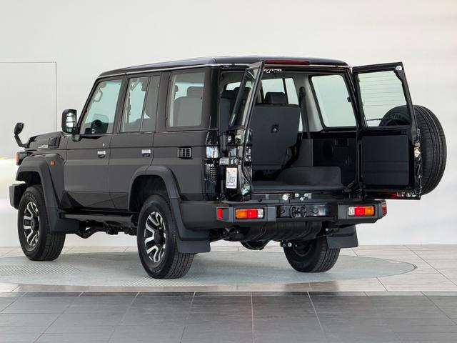 ランドクルーザー７０ ＡＸ　【純正ナビ付き】　丸目ヘッドライト　バックモニター内臓インナーミラー　電動デフロック　　背面タイヤ　リモコンキー　　ヒルスタートアシストコントロール　ダウンヒルスタートコントロール　純正１６インチＡＷ（16枚目）