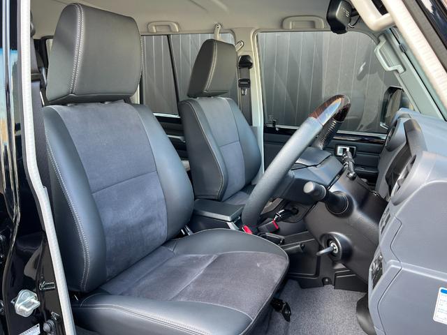 ランドクルーザー７０ ＡＸ　【純正ナビ付き】　丸目ヘッドライト　バックモニター内臓インナーミラー　電動デフロック　　背面タイヤ　リモコンキー　　ヒルスタートアシストコントロール　ダウンヒルスタートコントロール　純正１６インチＡＷ（44枚目）