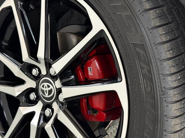 ヤリスクロス ＧＲスポーツ　【内装ブラック＆ツートン】　８インチコネクテットナビ　パノラミックビューモニター　ブラインドスポットモニター　ステアリングヒーター＆シートヒーター　ハンズフリーパワーバックドア　ＧＲ純正１８インチＡＷ（34枚目）