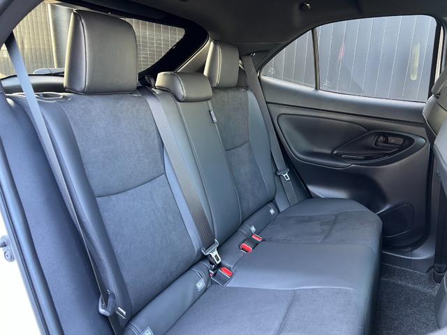 ヤリスクロス ＧＲスポーツ　【内装ブラック＆ツートン】　８インチコネクテットナビ　パノラミックビューモニター　ブラインドスポットモニター　ステアリングヒーター＆シートヒーター　ハンズフリーパワーバックドア　ＧＲ純正１８インチＡＷ（44枚目）