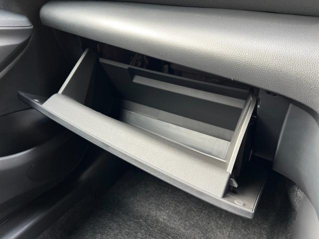 ヤリスクロス ＧＲスポーツ　【内装ブラック＆ツートン】　８インチコネクテットナビ　パノラミックビューモニター　ブラインドスポットモニター　ステアリングヒーター＆シートヒーター　ハンズフリーパワーバックドア　ＧＲ純正１８インチＡＷ（65枚目）