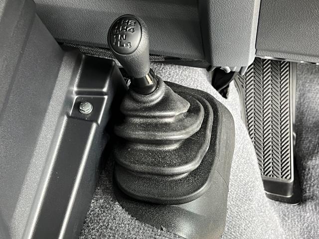 ランドクルーザー７０ ＡＸ　【内装ブラック】　丸目ヘッドライト　バックモニター内臓インナーミラー　電動デフロック　　背面タイヤ　リモコンキー　　ヒルスタートアシストコントロール　ダウンヒルスタートコントロール　純正１６インチＡＷ（59枚目）