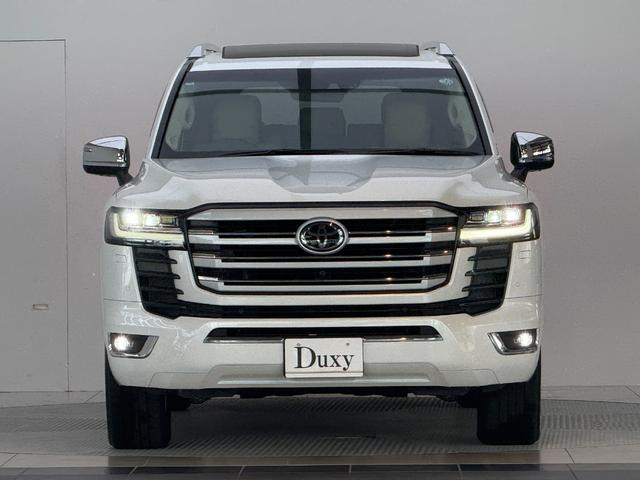 ランドクルーザー ＺＸ　【ディーゼル車】　　内装ベージュ　１２．３インチＪＢＬプレミアムサウンド　リアエンターテイメントシステム　クールボックス　電動デフロック　ルーフレールシルバー　寒冷地仕様　ＰＶＭ　ＢＳＭ　純正２０ＡＷ（4枚目）