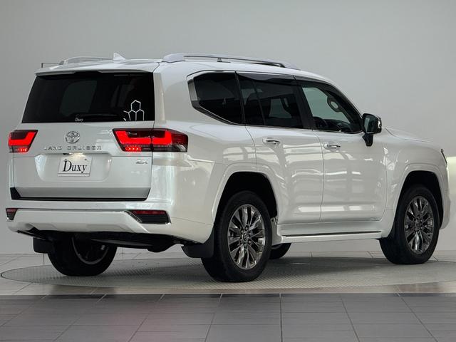 ランドクルーザー ＺＸ　【ディーゼル車】　　内装ベージュ　１２．３インチＪＢＬプレミアムサウンド　リアエンターテイメントシステム　クールボックス　電動デフロック　ルーフレールシルバー　寒冷地仕様　ＰＶＭ　ＢＳＭ　純正２０ＡＷ（11枚目）