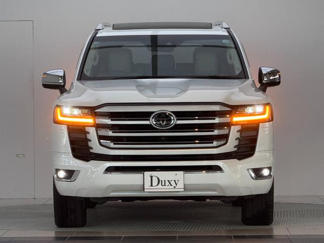 ランドクルーザー ＺＸ　【ディーゼル車】　　内装ベージュ　１２．３インチＪＢＬプレミアムサウンド　リアエンターテイメントシステム　クールボックス　電動デフロック　ルーフレールシルバー　寒冷地仕様　ＰＶＭ　ＢＳＭ　純正２０ＡＷ（12枚目）