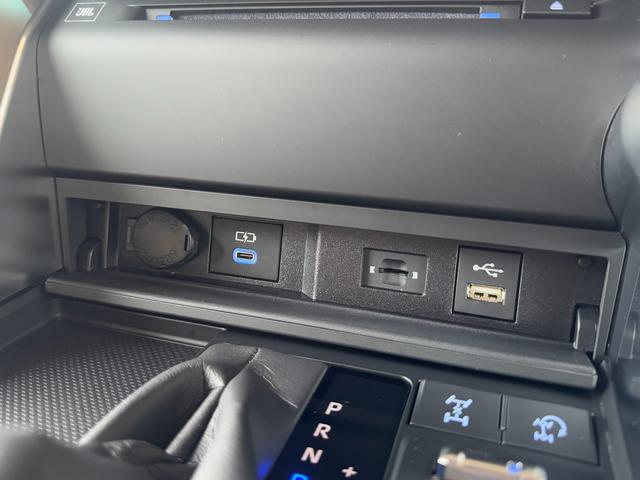 ランドクルーザー ＺＸ　【ディーゼル車】　　内装ベージュ　１２．３インチＪＢＬプレミアムサウンド　リアエンターテイメントシステム　クールボックス　電動デフロック　ルーフレールシルバー　寒冷地仕様　ＰＶＭ　ＢＳＭ　純正２０ＡＷ（61枚目）