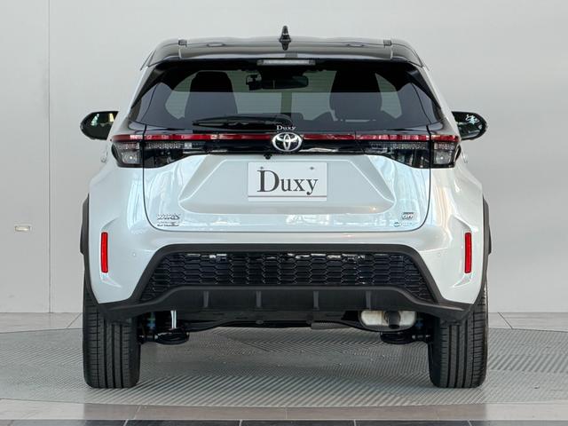 ヤリスクロス ハイブリッド　ＧＲスポーツ　【内装ブラック＆ツートン】８インチディスプレイオーディオ　パノラミックビューモニター　ブラインドスポットモニター　トヨタセーフティセンス　レーダークルーズコントロール　ＬＥＤヘッドライト　純正１８ＡＷ（13枚目）