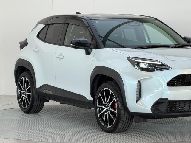 ヤリスクロス ハイブリッド　ＧＲスポーツ　【内装ブラック＆ツートン】８インチディスプレイオーディオ　パノラミックビューモニター　ブラインドスポットモニター　トヨタセーフティセンス　レーダークルーズコントロール　ＬＥＤヘッドライト　純正１８ＡＷ（31枚目）