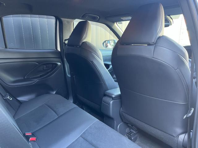 ヤリスクロス ハイブリッド　ＧＲスポーツ　【内装ブラック＆ツートン】８インチディスプレイオーディオ　パノラミックビューモニター　ブラインドスポットモニター　トヨタセーフティセンス　レーダークルーズコントロール　ＬＥＤヘッドライト　純正１８ＡＷ（43枚目）