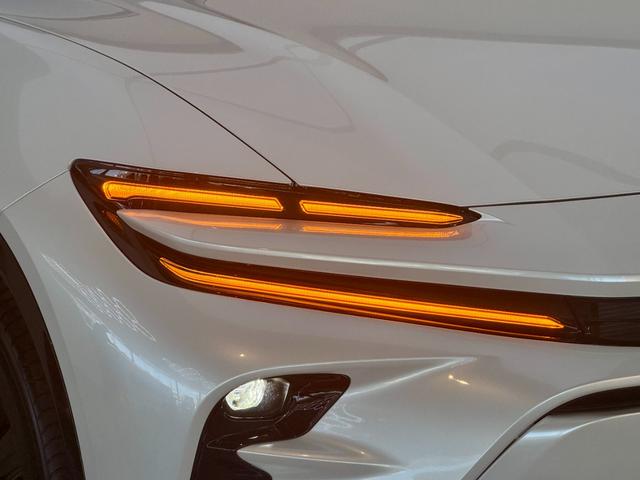 クラウンスポーツ Ｚ　【内装ブラウン】　１２．３インチＪＢＬプレミアムサウンド　パノラミックビューモニター　ブラインドスポットモニター　トヨタチームメイト　置くだけ充電　デジタルミラー　パワーバックドア　純正２１インチＡＷ（20枚目）