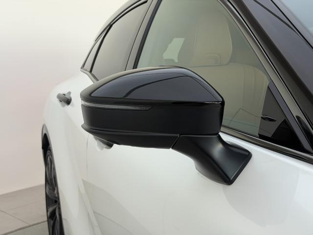 クラウンスポーツ Ｚ　【内装ブラウン】　１２．３インチＪＢＬプレミアムサウンド　パノラミックビューモニター　ブラインドスポットモニター　トヨタチームメイト　置くだけ充電　デジタルミラー　パワーバックドア　純正２１インチＡＷ（23枚目）