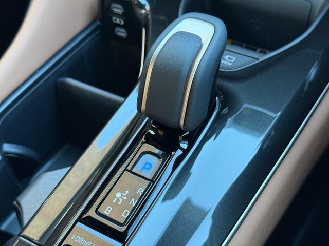 クラウンスポーツ Ｚ　【内装ブラウン】　１２．３インチＪＢＬプレミアムサウンド　パノラミックビューモニター　ブラインドスポットモニター　トヨタチームメイト　置くだけ充電　デジタルミラー　パワーバックドア　純正２１インチＡＷ（63枚目）