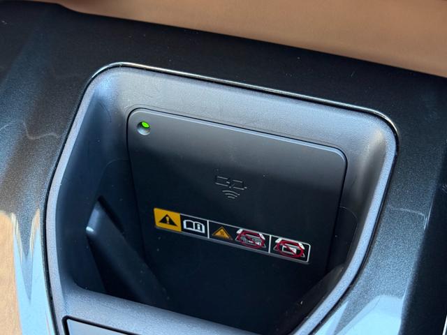 クラウンスポーツ Ｚ　【内装ブラウン】　１２．３インチＪＢＬプレミアムサウンド　パノラミックビューモニター　ブラインドスポットモニター　トヨタチームメイト　置くだけ充電　デジタルミラー　パワーバックドア　純正２１インチＡＷ（65枚目）