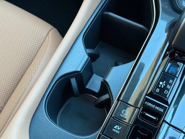 クラウンスポーツ Ｚ　【内装ブラウン】　１２．３インチＪＢＬプレミアムサウンド　パノラミックビューモニター　ブラインドスポットモニター　トヨタチームメイト　置くだけ充電　デジタルミラー　パワーバックドア　純正２１インチＡＷ（67枚目）