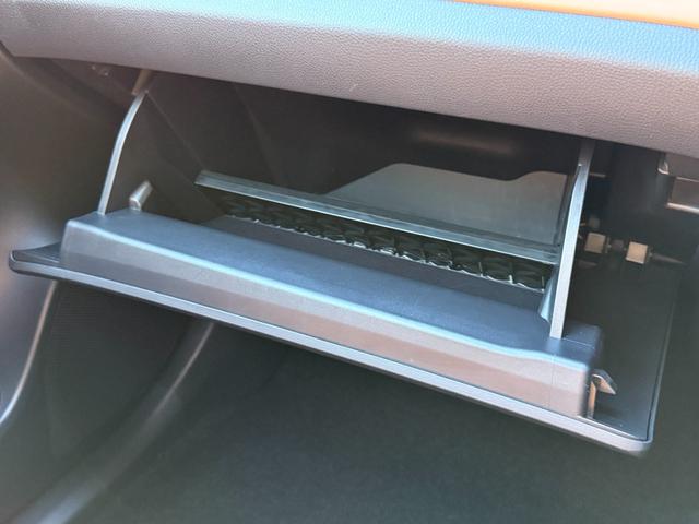 クラウンスポーツ Ｚ　【パノラマルーフ付】　１２．３型コネクトナビ　パノラミックビューモニター　ブラインドスポットモニター　デジタルインナーミラー　シートエアコン＆シートヒーター　ハンズフリーパワーバックドア　純正２１ＡＷ（65枚目）