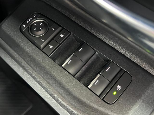 ランドクルーザー２５０ ＶＸ　【丸目ヘッドライト付】　トヨタチームメイト　デジタルミラー　パノラミックビューモニター　ブラインドスポットモニター　サンルーフ　ドライブレコーダー　シートヒーター＆ベンチレーション　純正１６インチＡＷ（71枚目）