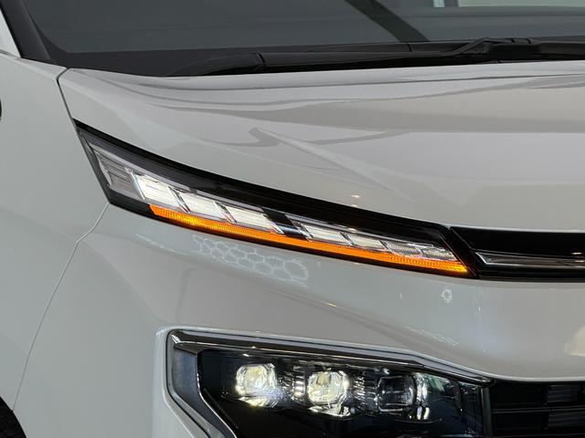 ヴォクシー ハイブリッドＳ－Ｚ　【パノラミックビューモニター】１０．５インチディスプレイオーディオ　ブラインドスポットモニター　快適利便パッケージＨｉ　トヨタチームメイト　アドバンストパーク　電動パワーバックドア　純正１７インチＡＷ（19枚目）