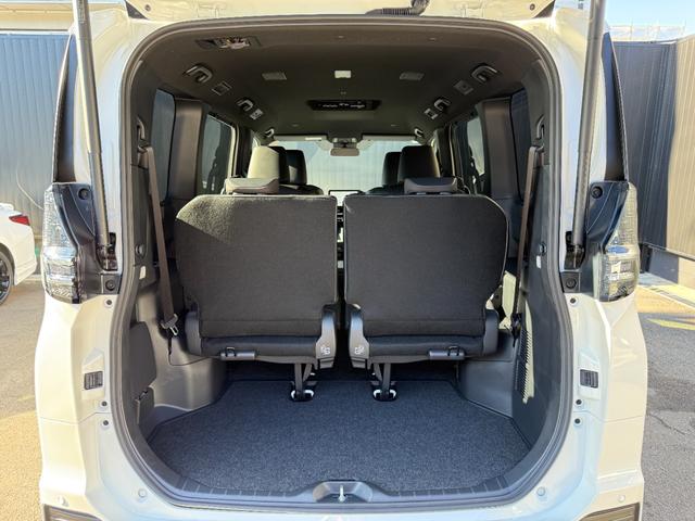 ヴォクシー ハイブリッドＳ－Ｚ　【パノラミックビューモニター】１０．５インチディスプレイオーディオ　ブラインドスポットモニター　快適利便パッケージＨｉ　トヨタチームメイト　アドバンストパーク　電動パワーバックドア　純正１７インチＡＷ（75枚目）