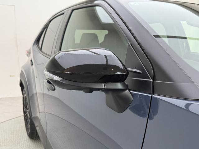 ヤリスクロス ハイブリッドＺ　ウルバーノ　【内装ブラック】　８インチコネクトテットナビ　パノラミックビューモニタ－　ブラインドスポットモニター　ステアリングヒーター　シートヒーター　アクセサリーコンセント　ＨＤＭＩ入力端子　純正１８インチＡＷ（22枚目）