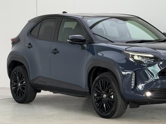 ヤリスクロス ハイブリッドＺ　ウルバーノ　【内装ブラック】　８インチコネクトテットナビ　パノラミックビューモニタ－　ブラインドスポットモニター　ステアリングヒーター　シートヒーター　アクセサリーコンセント　ＨＤＭＩ入力端子　純正１８インチＡＷ（32枚目）