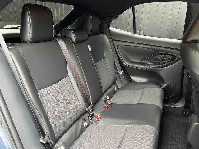 ヤリスクロス ハイブリッドＺ　ウルバーノ　【内装ブラック】　８インチコネクトテットナビ　パノラミックビューモニタ－　ブラインドスポットモニター　ステアリングヒーター　シートヒーター　アクセサリーコンセント　ＨＤＭＩ入力端子　純正１８インチＡＷ（44枚目）