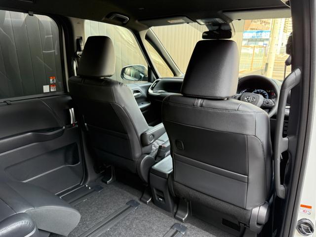 ヴォクシー ハイブリッドS-Z 【改モデル】 10.5インチコネクトナビ 3眼LEDヘッドライト ユニバーサルスッテプ トヨタチームメイト 快適利便パッケージHI PVM BSM ヘッドアップディスプレイ 寒冷地 純正インチ17AW(45枚目)