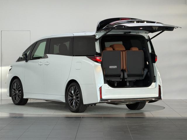 ヴェルファイアハイブリッド Ｚ　プレミア　【後席モニター＆ユニバーサルステップ付き】　１４型コネクトナビ　左右独立ムーンルーフ　デジタルミラー　カラーヘッドアップディスプレイ　ブラインドスポットモニター　トヨタチームメイト　純正１８インチＡＷ（14枚目）