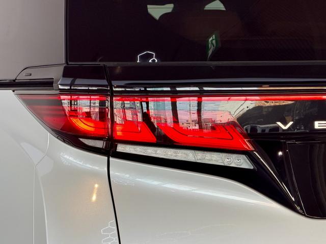 ヴェルファイアハイブリッド Ｚ　プレミア　【後席モニター＆ユニバーサルステップ付き】　１４型コネクトナビ　左右独立ムーンルーフ　デジタルミラー　カラーヘッドアップディスプレイ　ブラインドスポットモニター　トヨタチームメイト　純正１８インチＡＷ（31枚目）