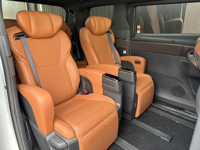 ヴェルファイアハイブリッド Ｚ　プレミア　【後席モニター＆ユニバーサルステップ付き】　１４型コネクトナビ　左右独立ムーンルーフ　デジタルミラー　カラーヘッドアップディスプレイ　ブラインドスポットモニター　トヨタチームメイト　純正１８インチＡＷ（44枚目）