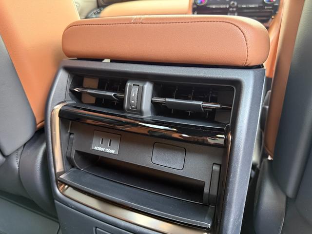 ヴェルファイアハイブリッド Ｚ　プレミア　【後席モニター＆ユニバーサルステップ付き】　１４型コネクトナビ　左右独立ムーンルーフ　デジタルミラー　カラーヘッドアップディスプレイ　ブラインドスポットモニター　トヨタチームメイト　純正１８インチＡＷ（72枚目）